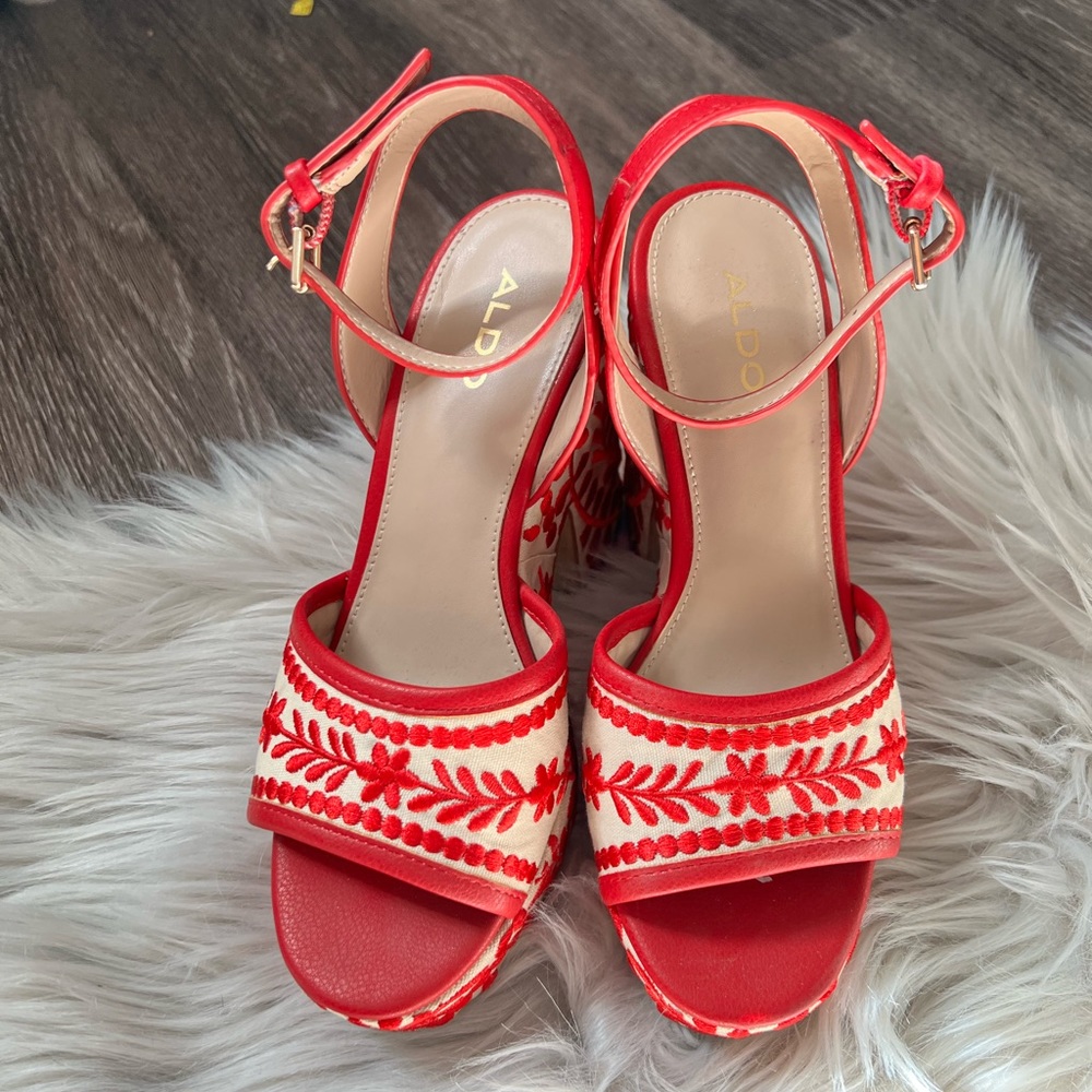 Aldo platform sandals perfect for spring and summer.